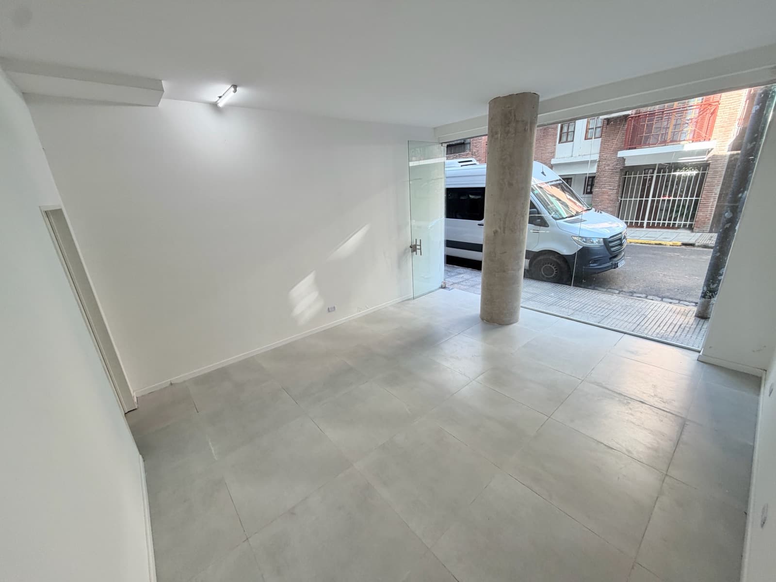 Increible Local en alquiler a estrenar, a metros del Botanico y Av.Santa Fe. - 1