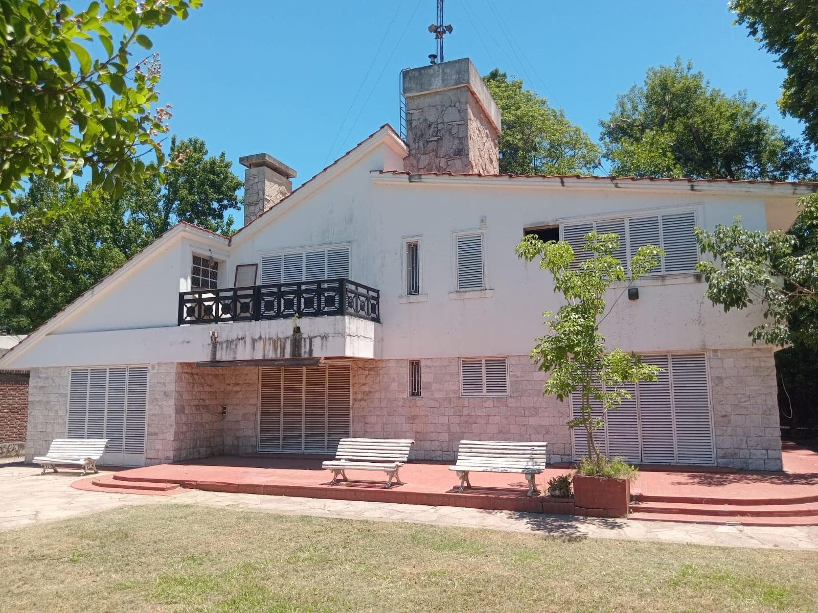 Casa de 3 dormitorios , jardin , quincho , pileta - 1