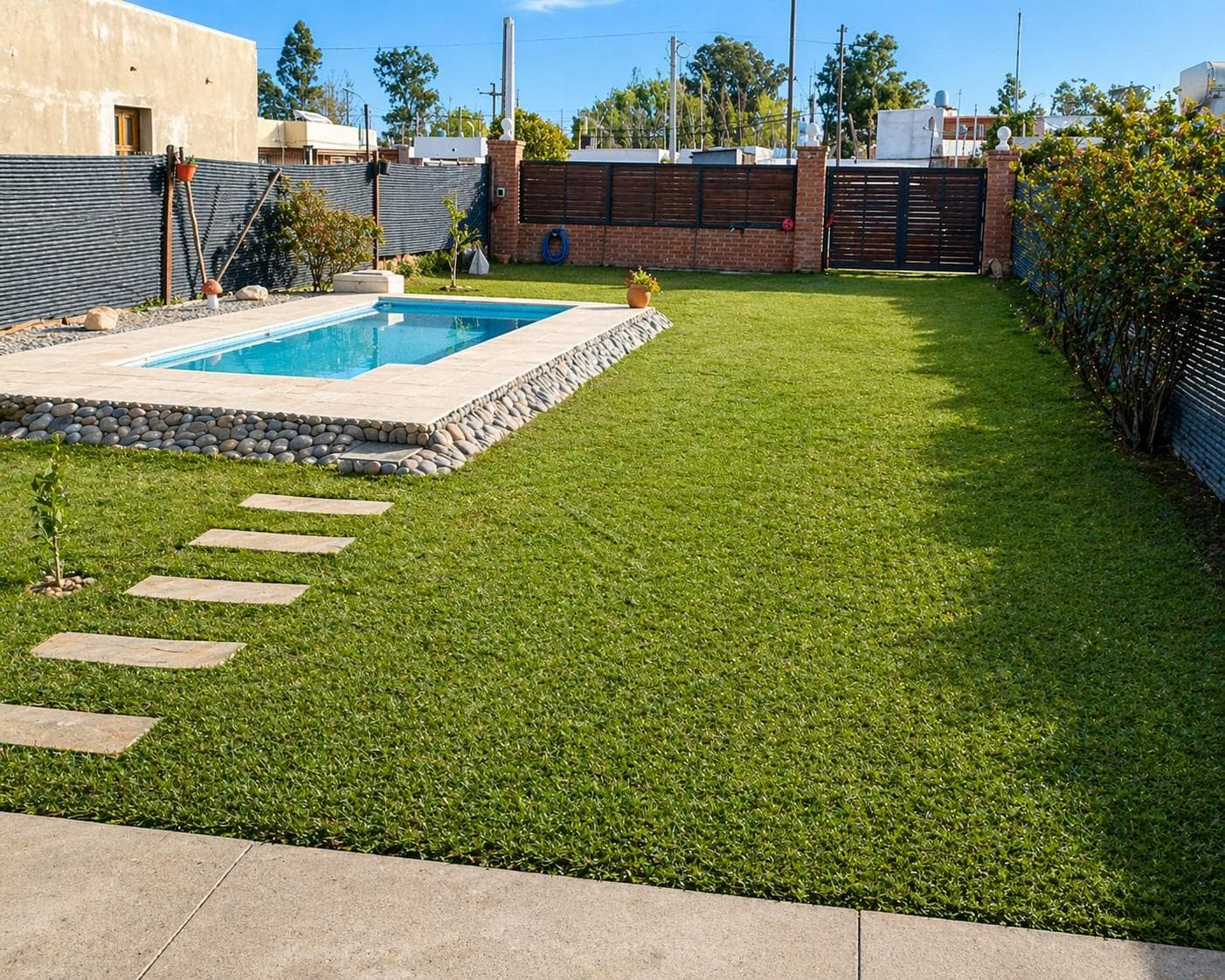 QUINCHO C/PILETA EN ALVEAR -TRONCALES DEL SUR - 1