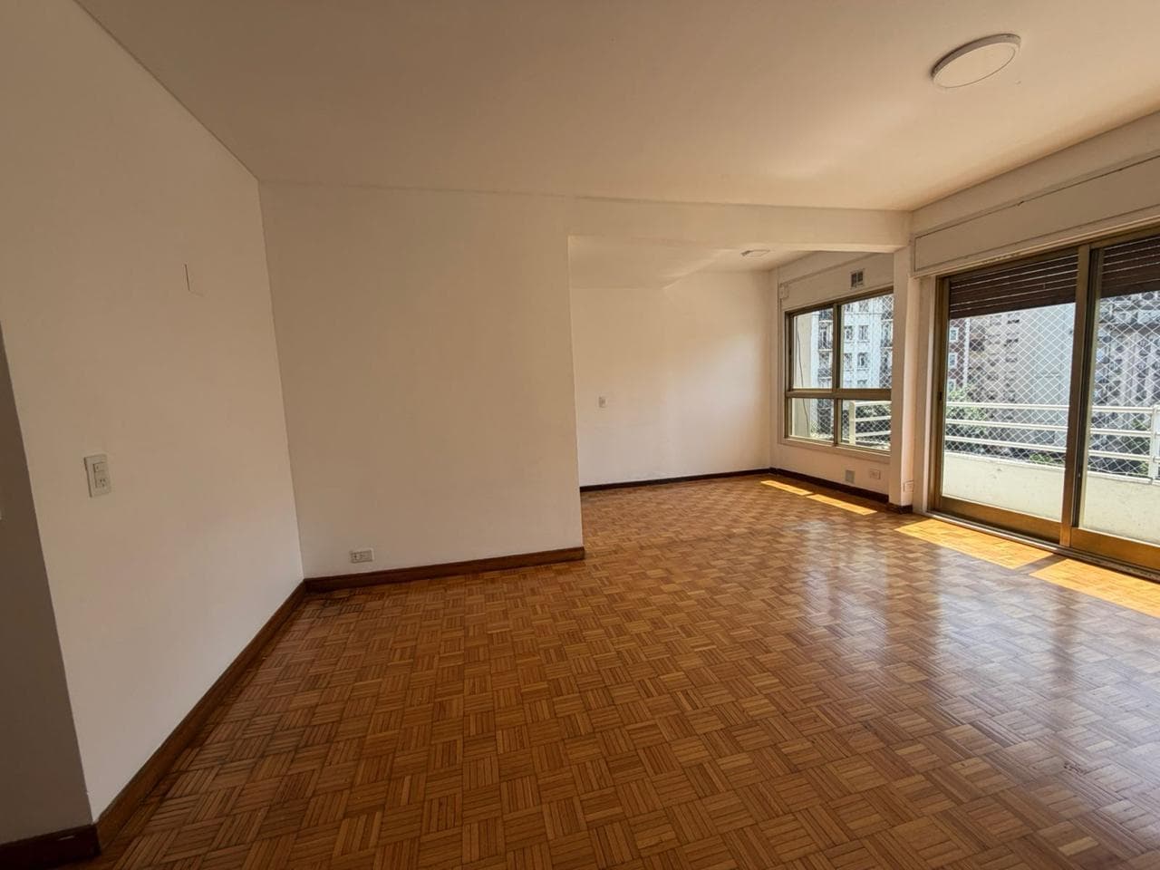 VENTA DEPARTAMENTO 3 AMBIENTES BALCON Y COCHERA RETIRO FINANCIACION - 1