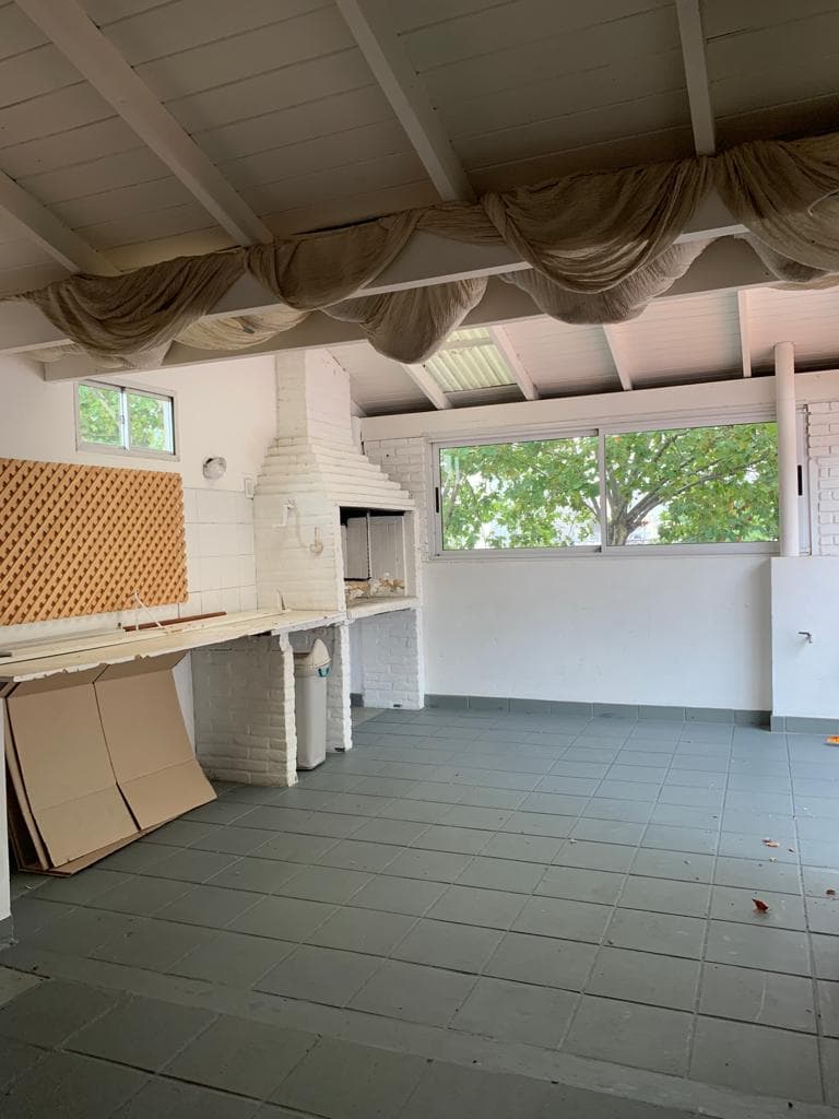 Ph 4 ambientes, 3 dormitorios (suite) quincho con parrilla, terraza. Exc. ubicación. - 1