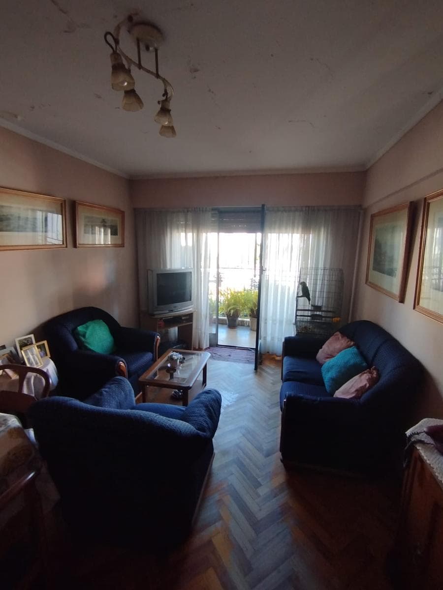 Luminoso Departamento 3 Ambientes con Balcón Corrido en San Cristóbal - 1