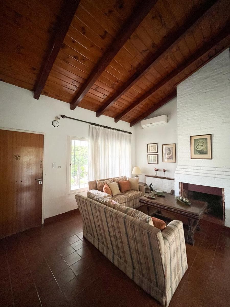 Casa en venta en Padre Genesio al 200 - 1