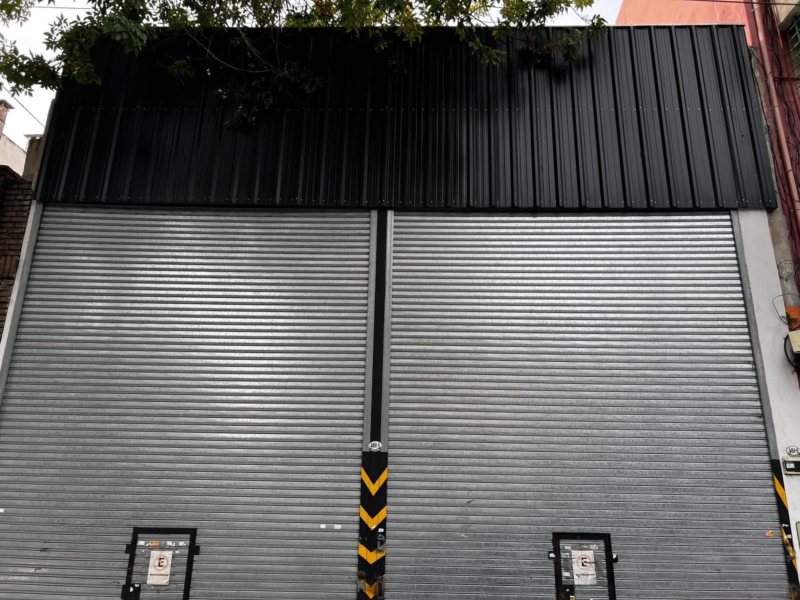 LOCAL O DEPOSITO A ESTRENAR EN FLORES MUY AMPLIO - 1