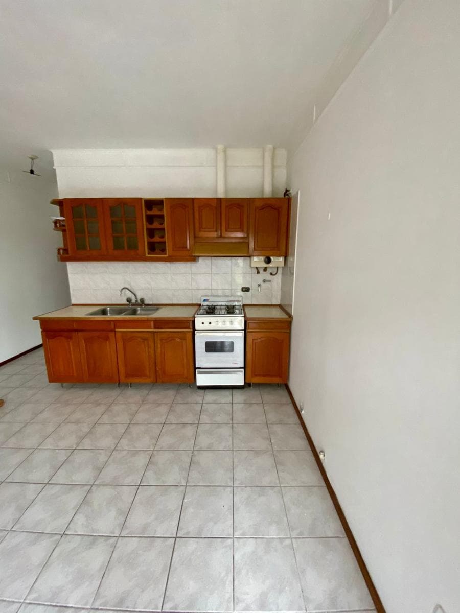 Departamento un dormitorio con patio en alquiler Av Armada Argentina- Barrio Parque Horizonte - 1