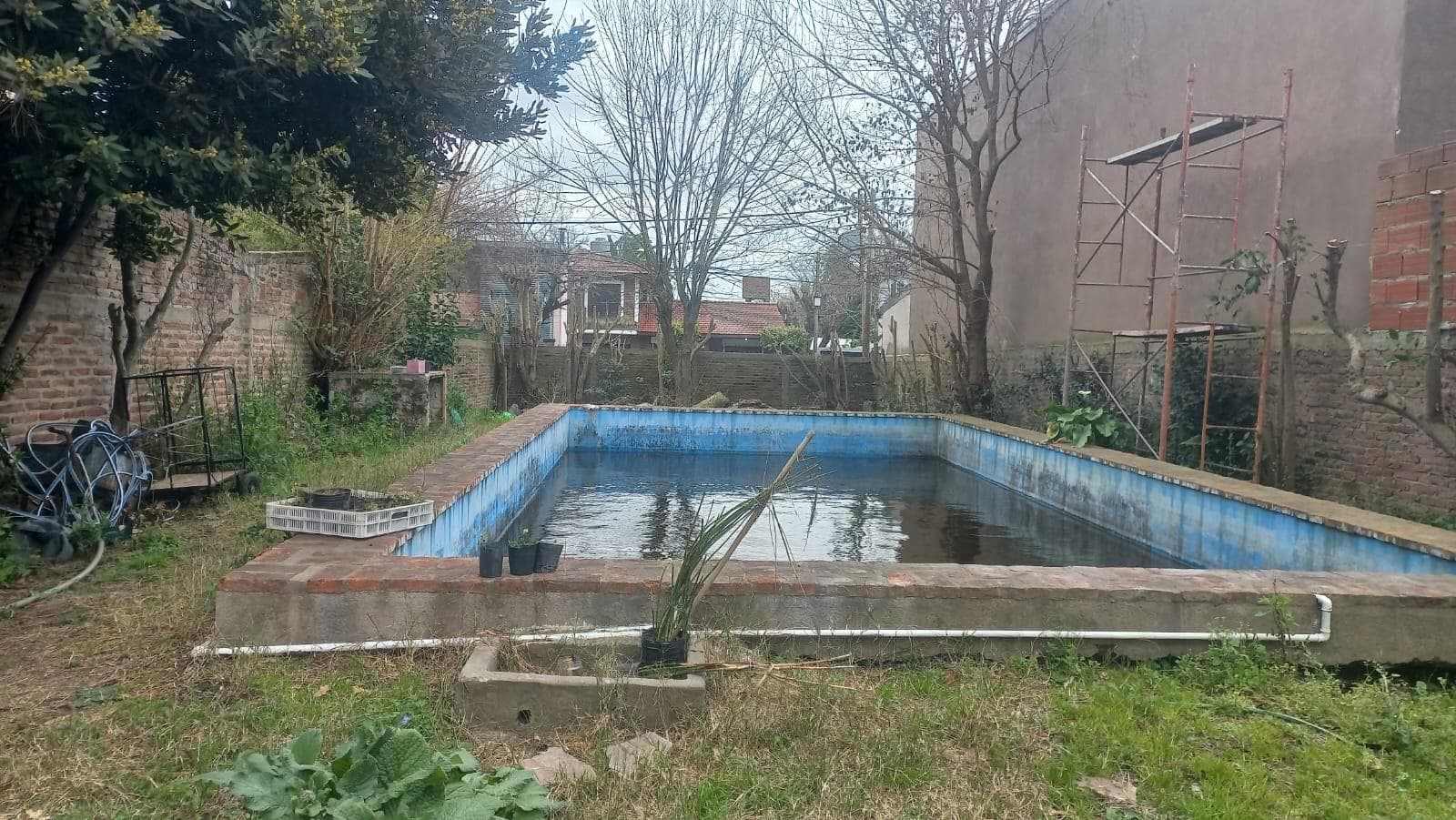 Terreno con pileta, en 461 entre 21 a y 21 c, City Bell. - 1