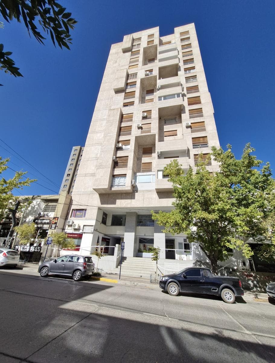 Venta departamento dos hab con cochera Centro de Neuquen - 1