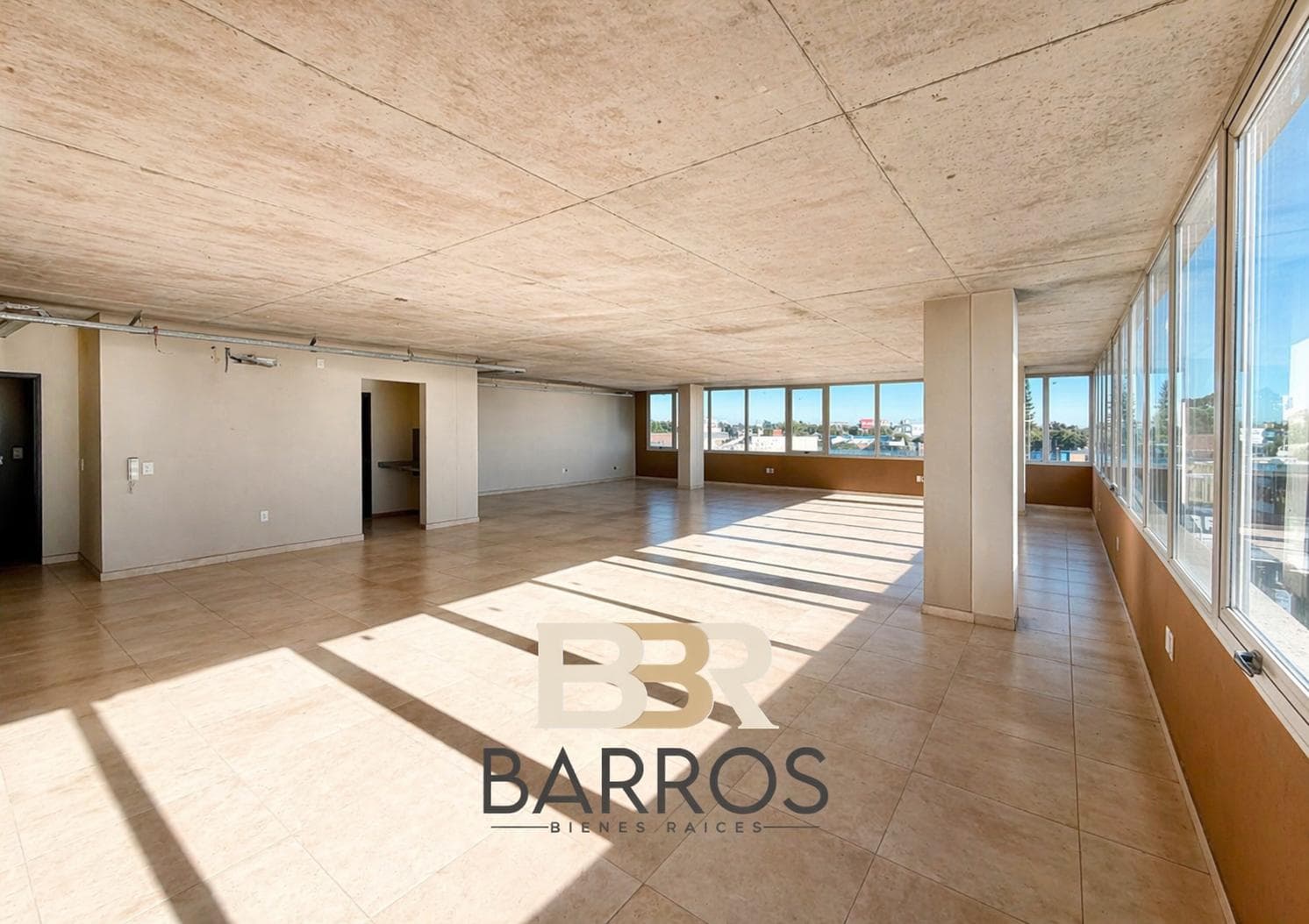 Alquiler o Venta oficina Parque industrial - 1