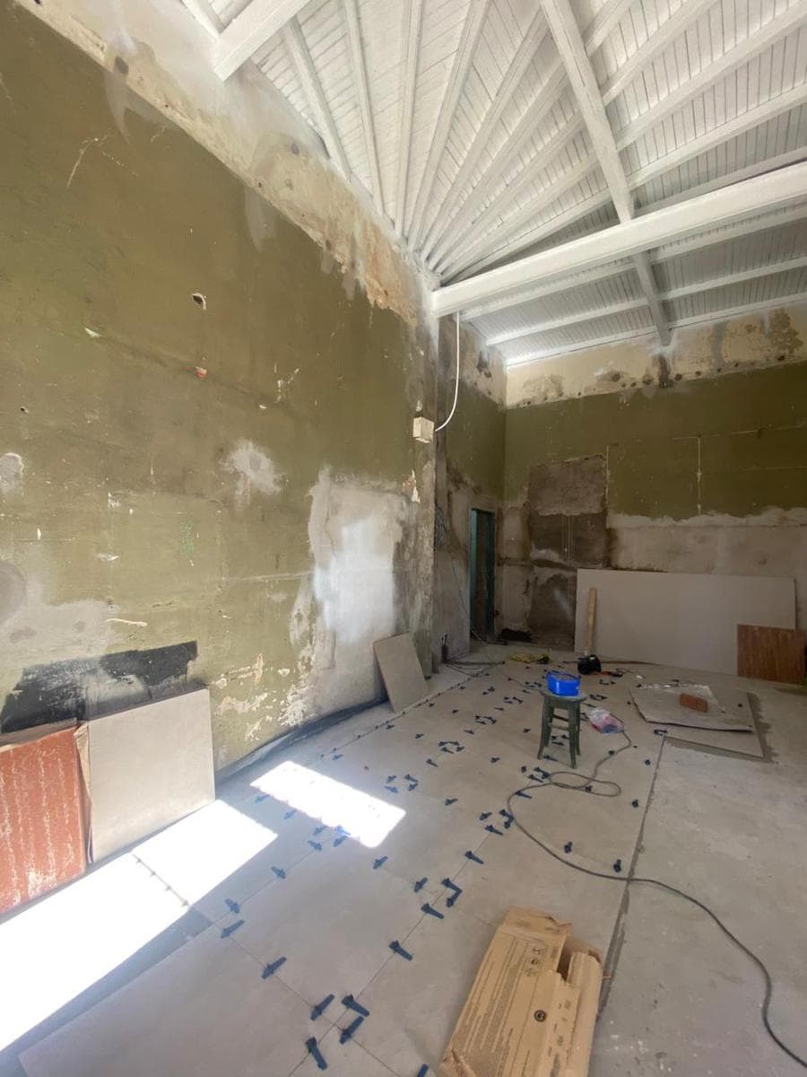 Daniel Cerri al 1100. Local en esquina. - 1