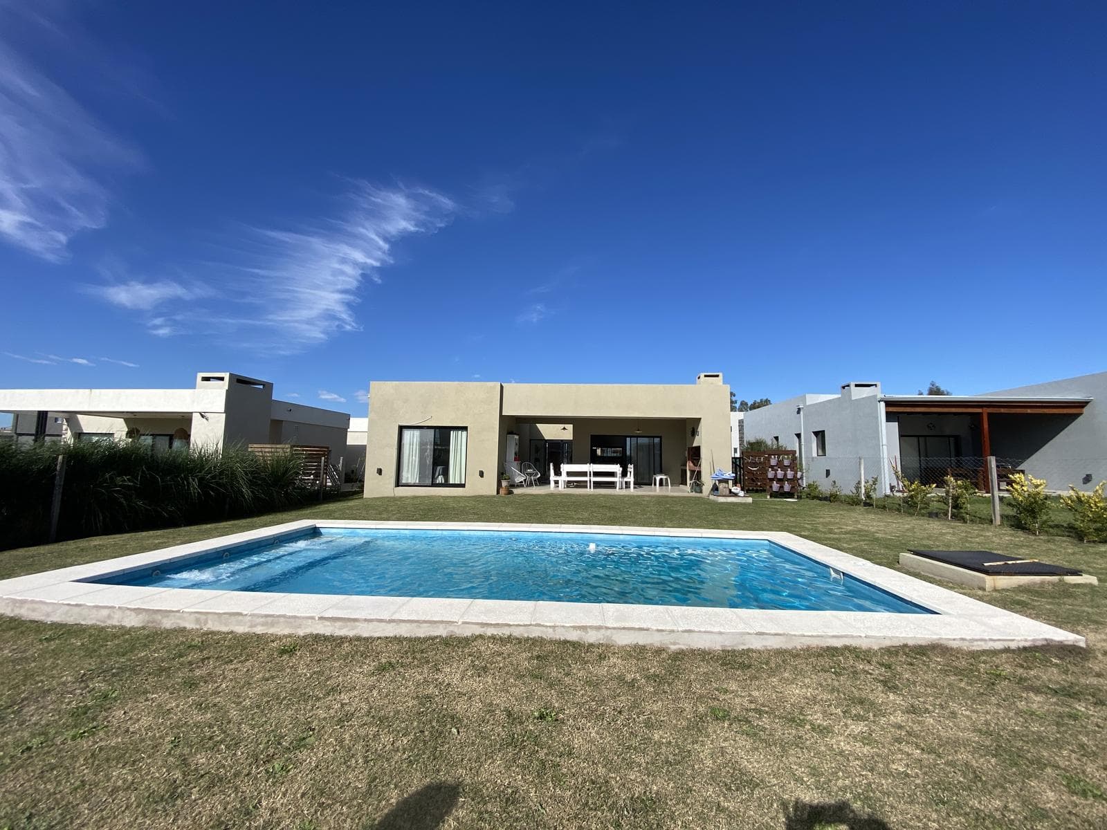 VENTA CASA 4AMB PILETA PARRILLA LOTE INTERNO OPORTUNIDAD - 1