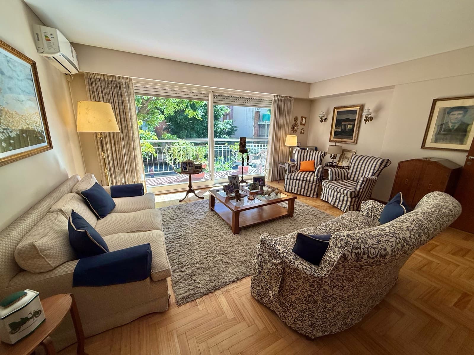 Departamento 4 dorms, 3 baños, dependencia con baño, cochera, centro de San Isidro, balcón - 1