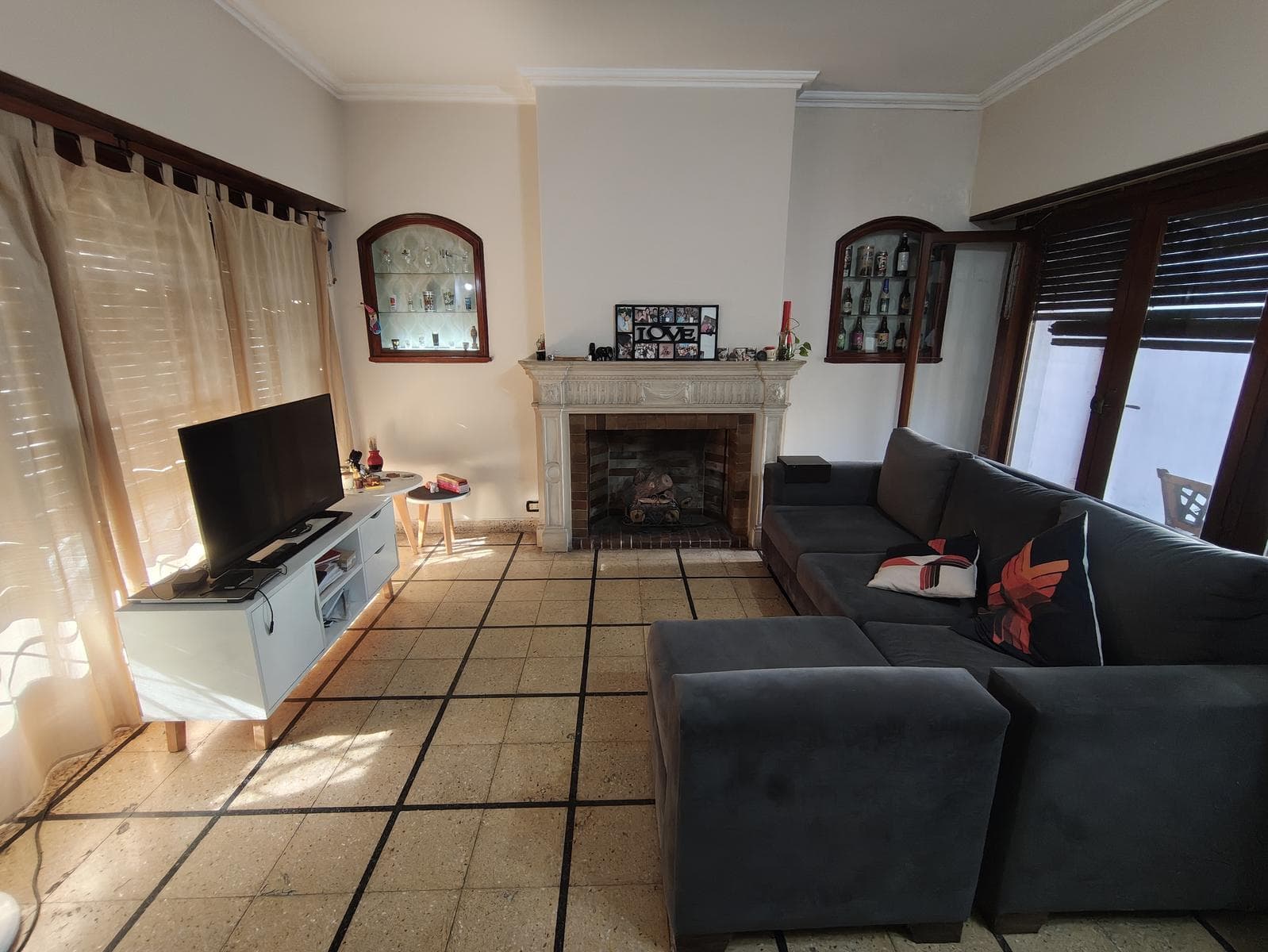 Casa en alquiler con 3 dormitorios, jardin y garage - 1