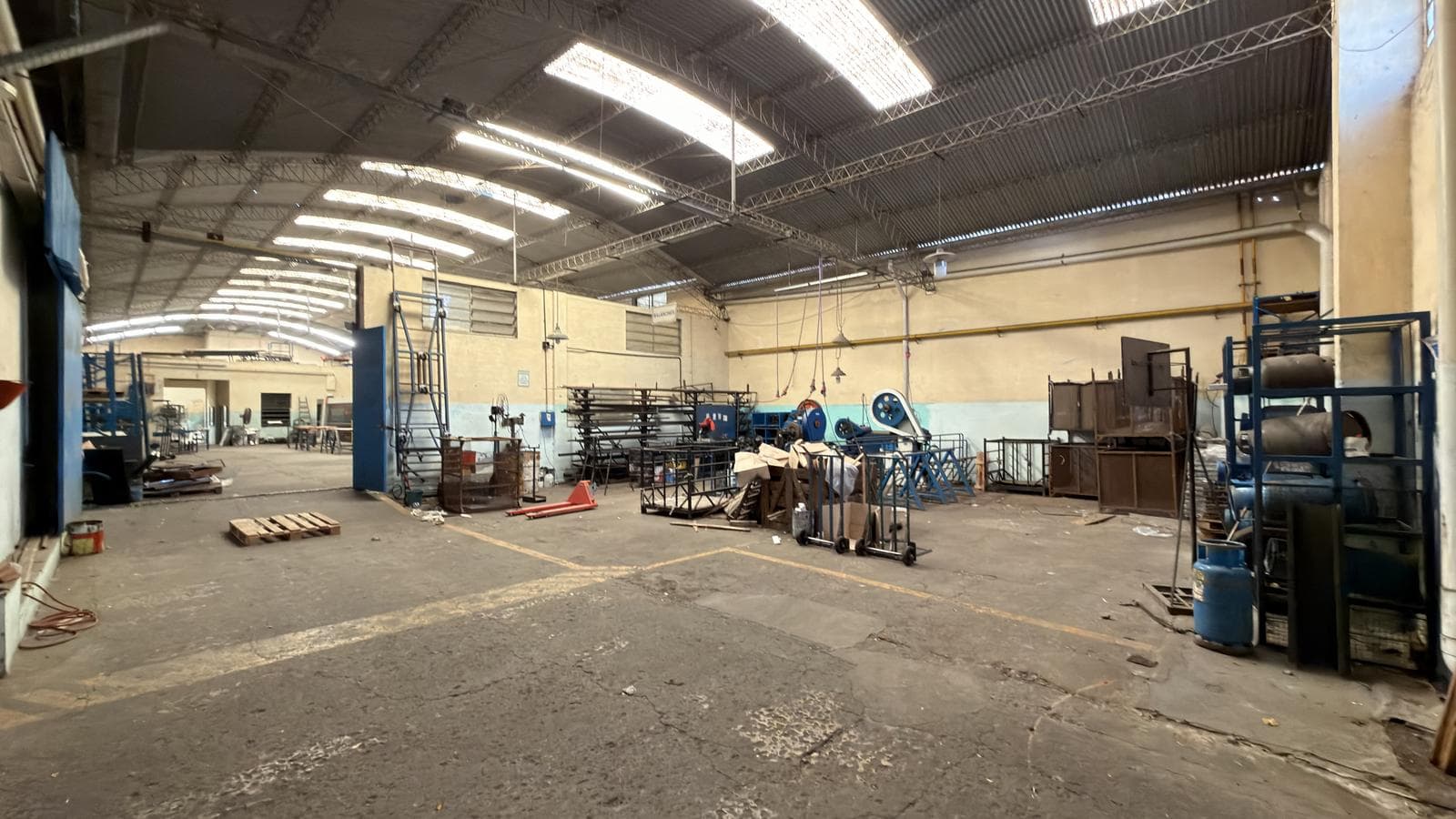 Galpon 800m2 - Rueda al 1500 | España y hospitales - 1