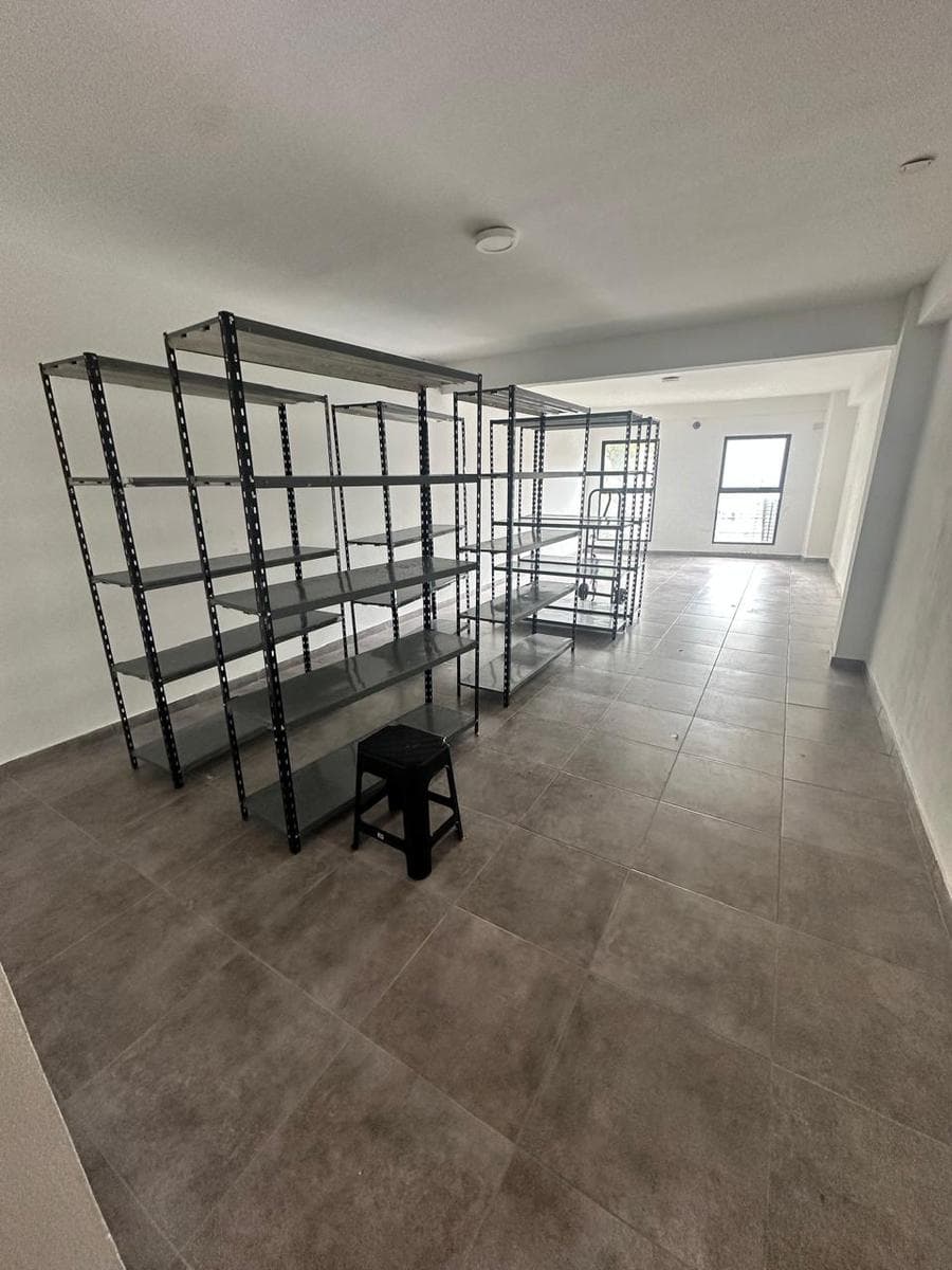 Oficina en venta Flores - 1