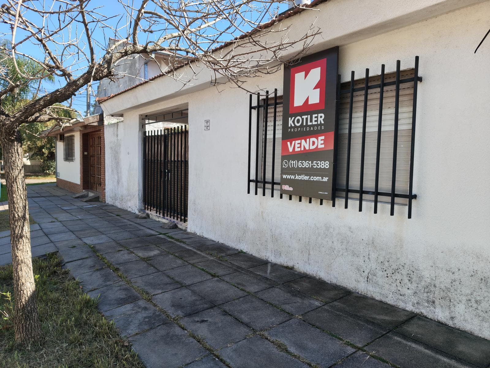 Retasada! oportunidad! Casa en Ph al frente en Temperley. - 1