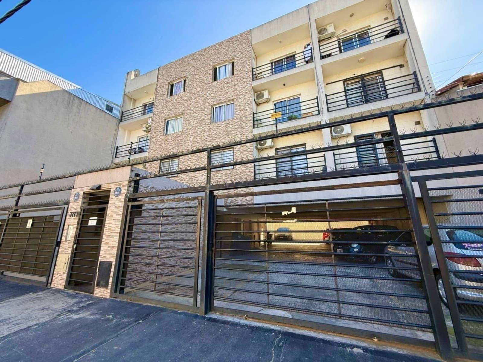 Excelente Departamento 2 ambientes en planta baja con patio! - Lomas del Mirador - 1