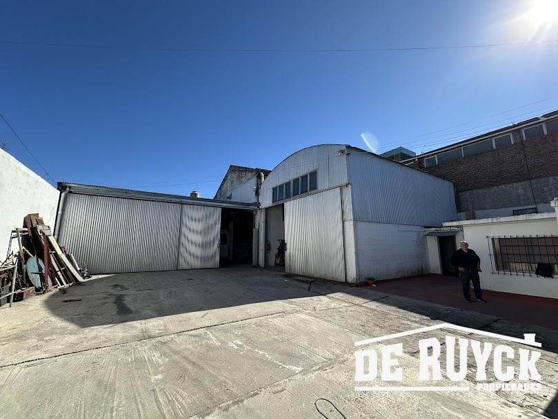 Galpón en 12 de Octubre a pasos de Camino Belgrano - 1