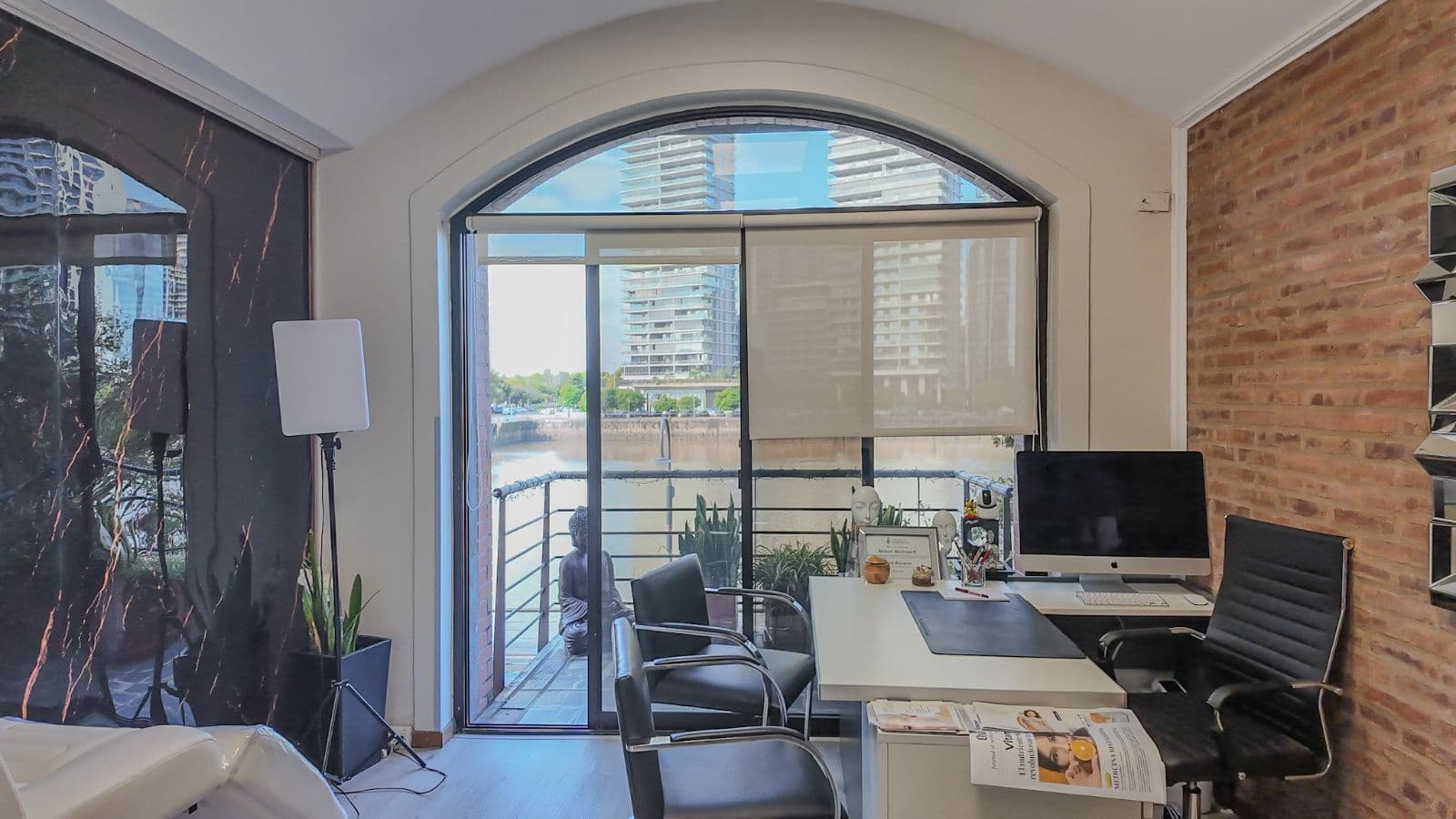 ALQUILER OFICINA 5 AMBIENTES CON COCHERA Y VISTA AL DIQUE – PUERTO MADERO. - 1