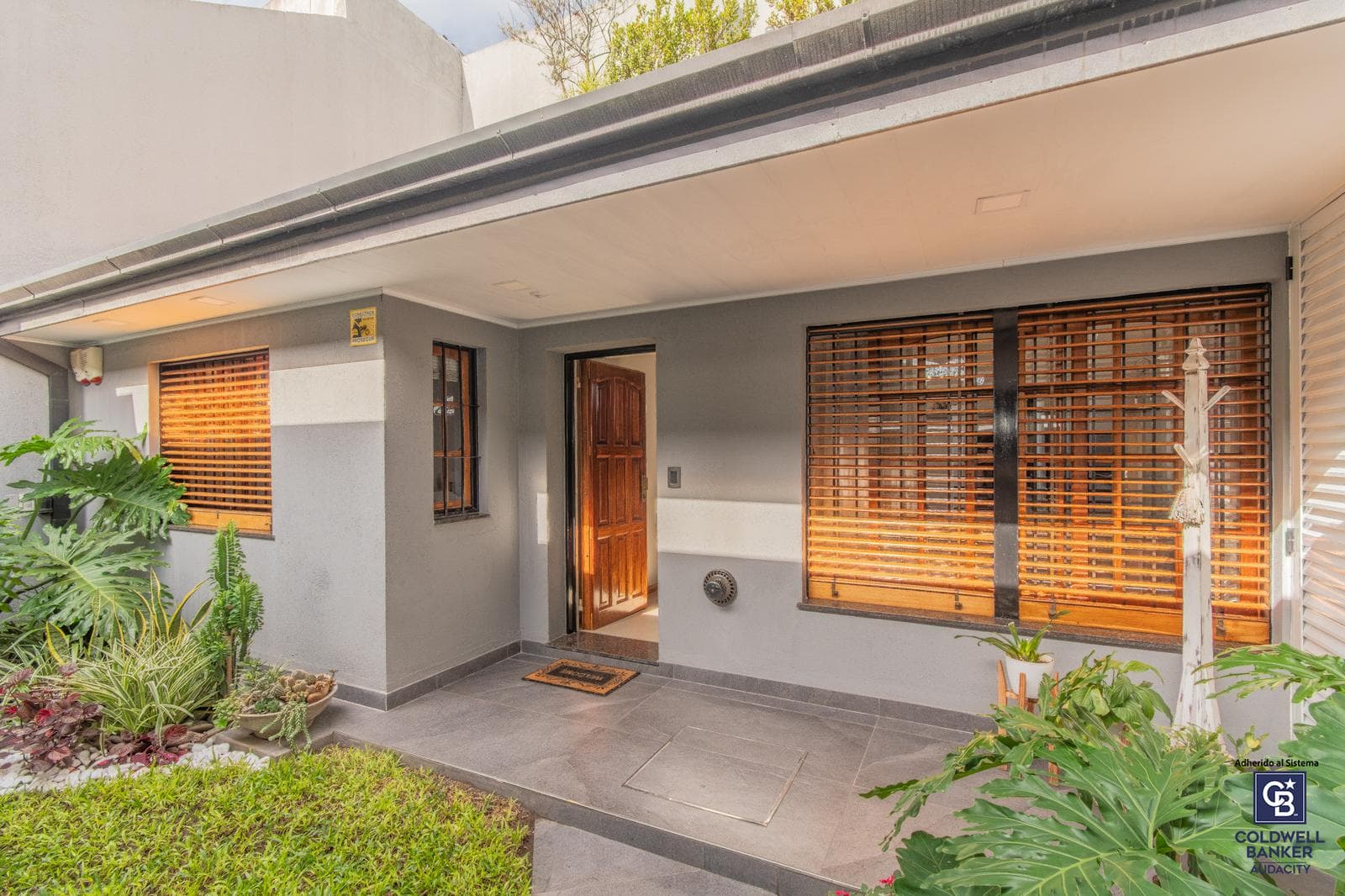 Venta de Casa de 4 ambientes con cochera La Tablada - 1