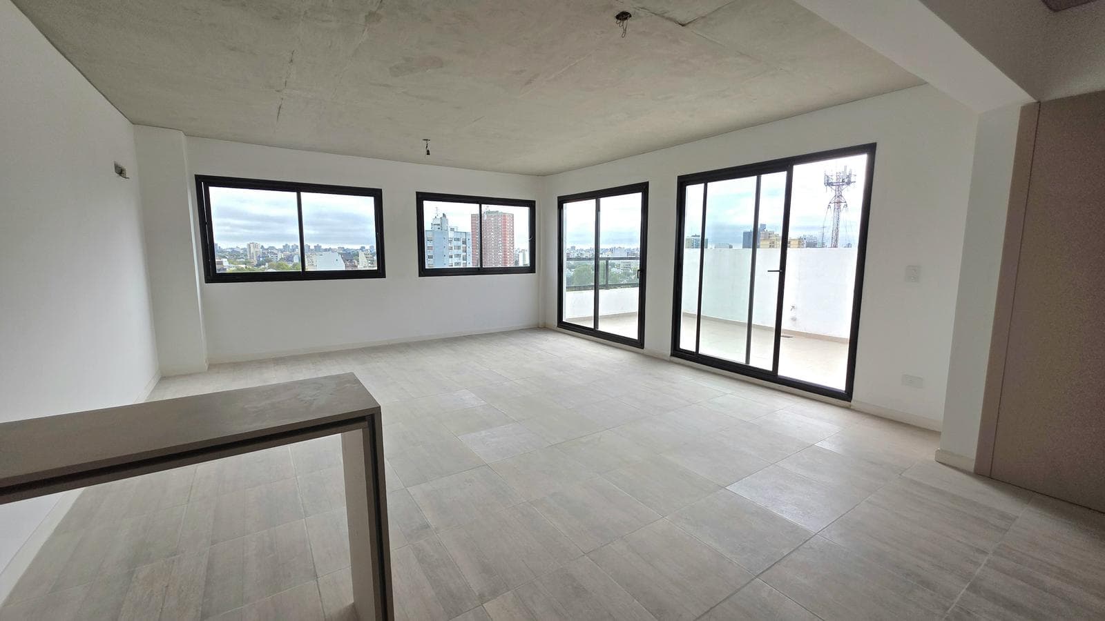 Av. Rivadavia 8879: DEPTO. 2amb. balcón aterrazado terraza. A ESTRENAR - 1