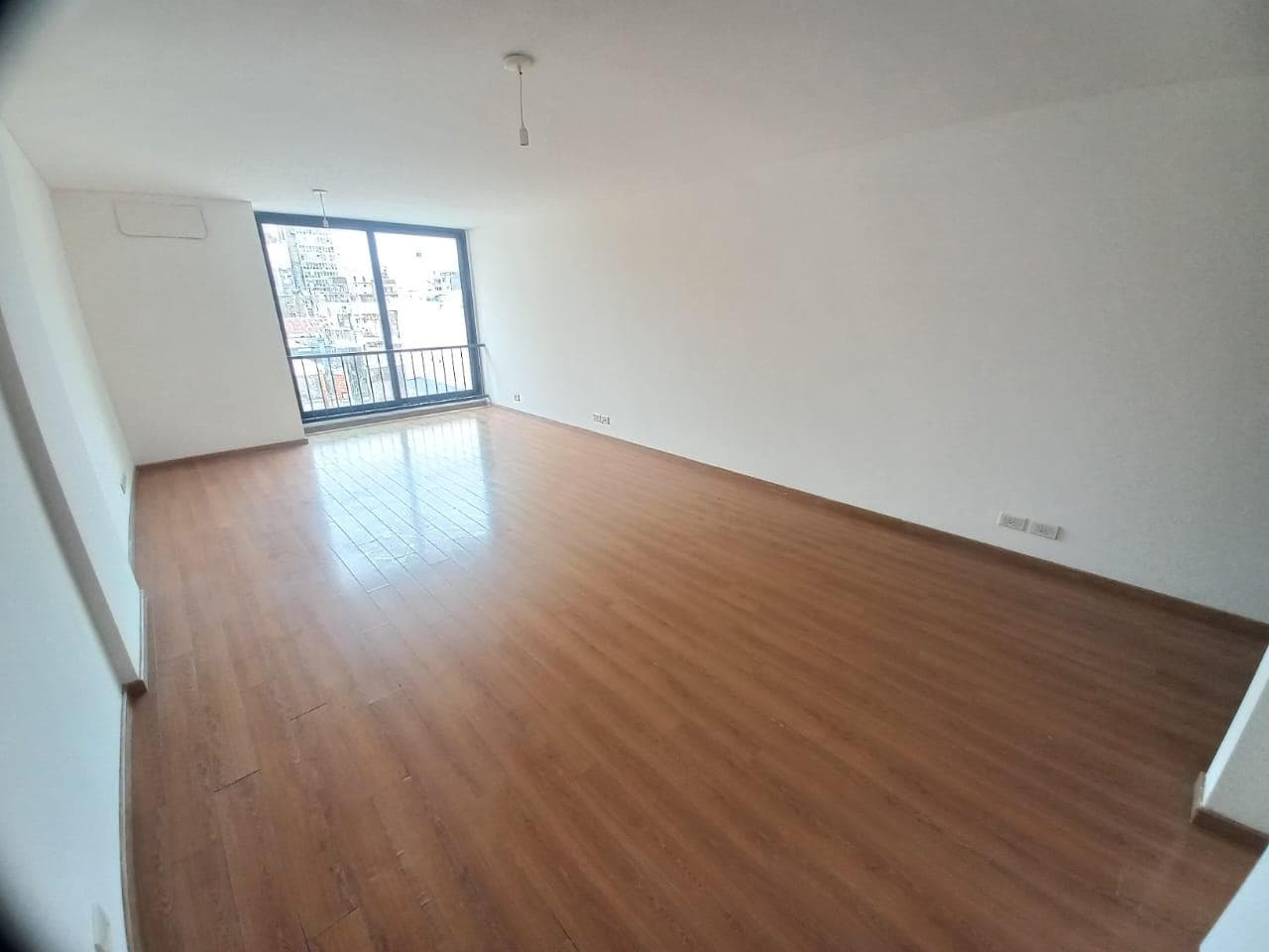 Rioja 1200. Oficinas 40m² aprox. Excelente calidad. A estrenar. - 1