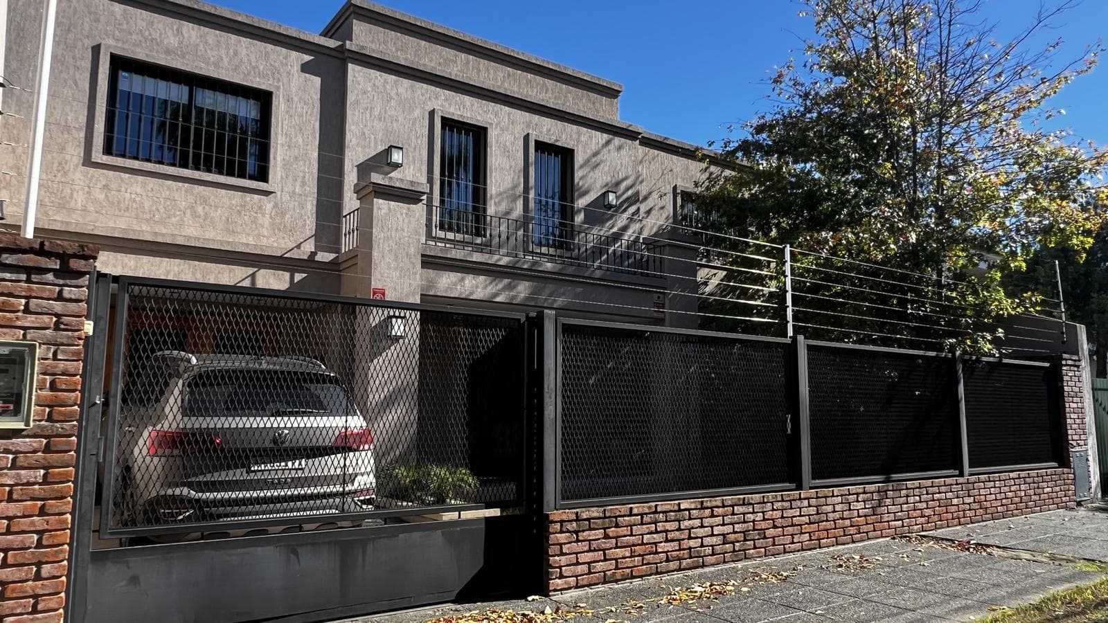 ALQUILER CASA EN VILLA LUZURIAGA - 1