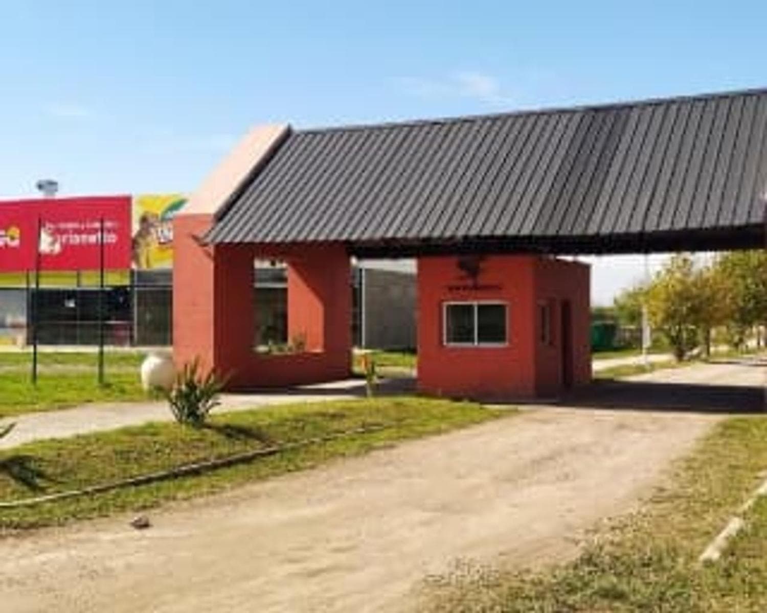 TERRENO APTO DUPLEX EN BARRIO CERRADO SOLES SERRANOS III EN UNQUILLO - 1