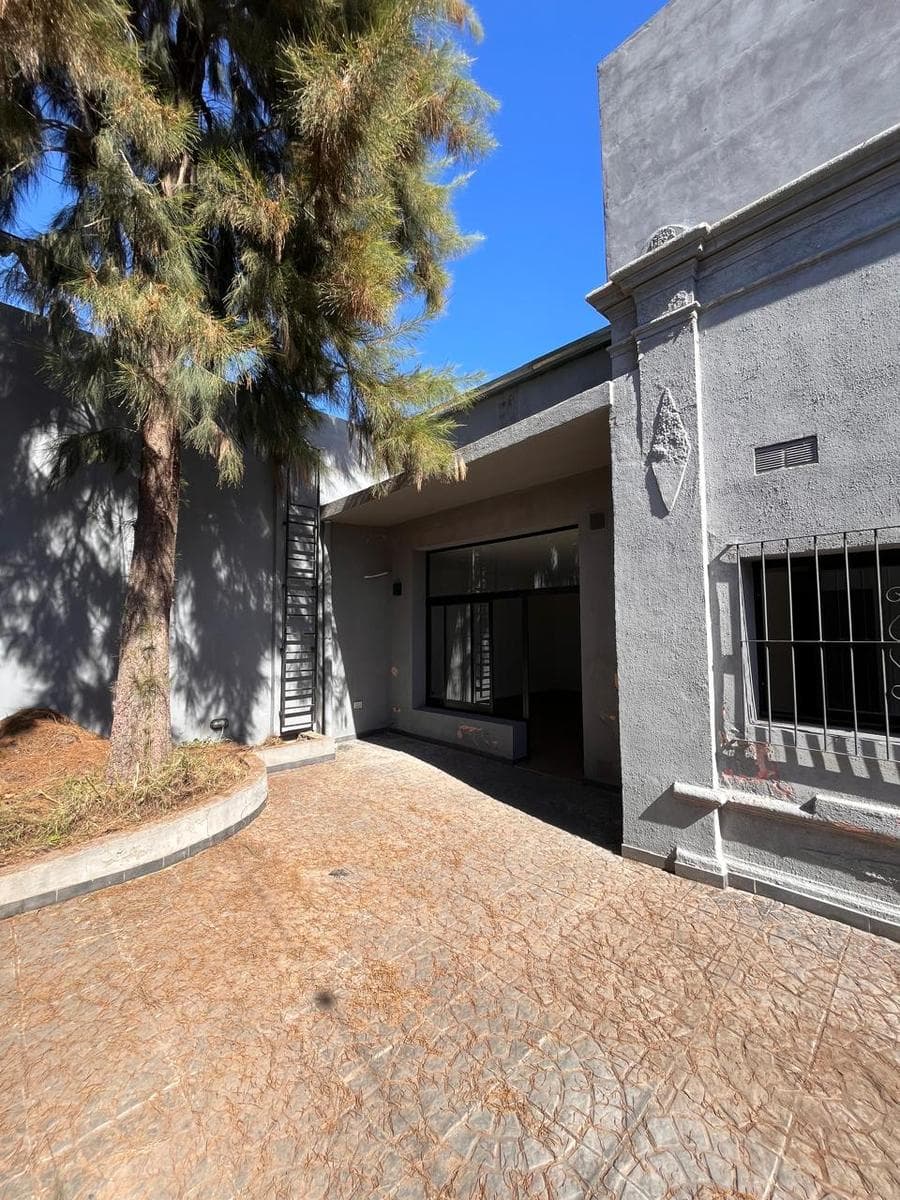 VENTA CASA INTERNA RECICLADA – 3 DORMITORIOS – 2 PATIOS – ZONA SUR - 1