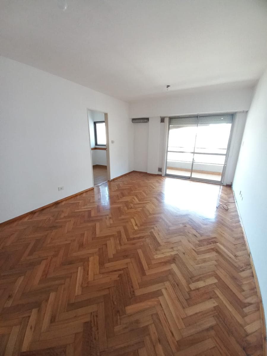 Departamento de 1 dormitorio en Alquiler, piso 10 con inmenso balcón al frente!!! - 1