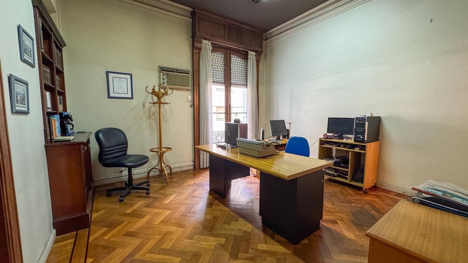 Venta Departamento 4 Ambientes en Tribnales - 1