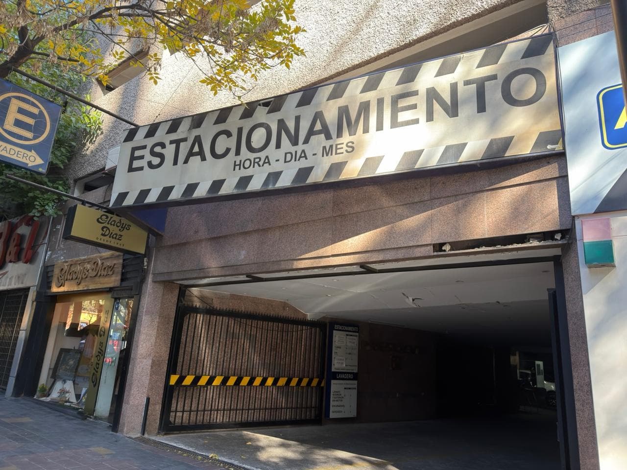 cochera en venta - 1