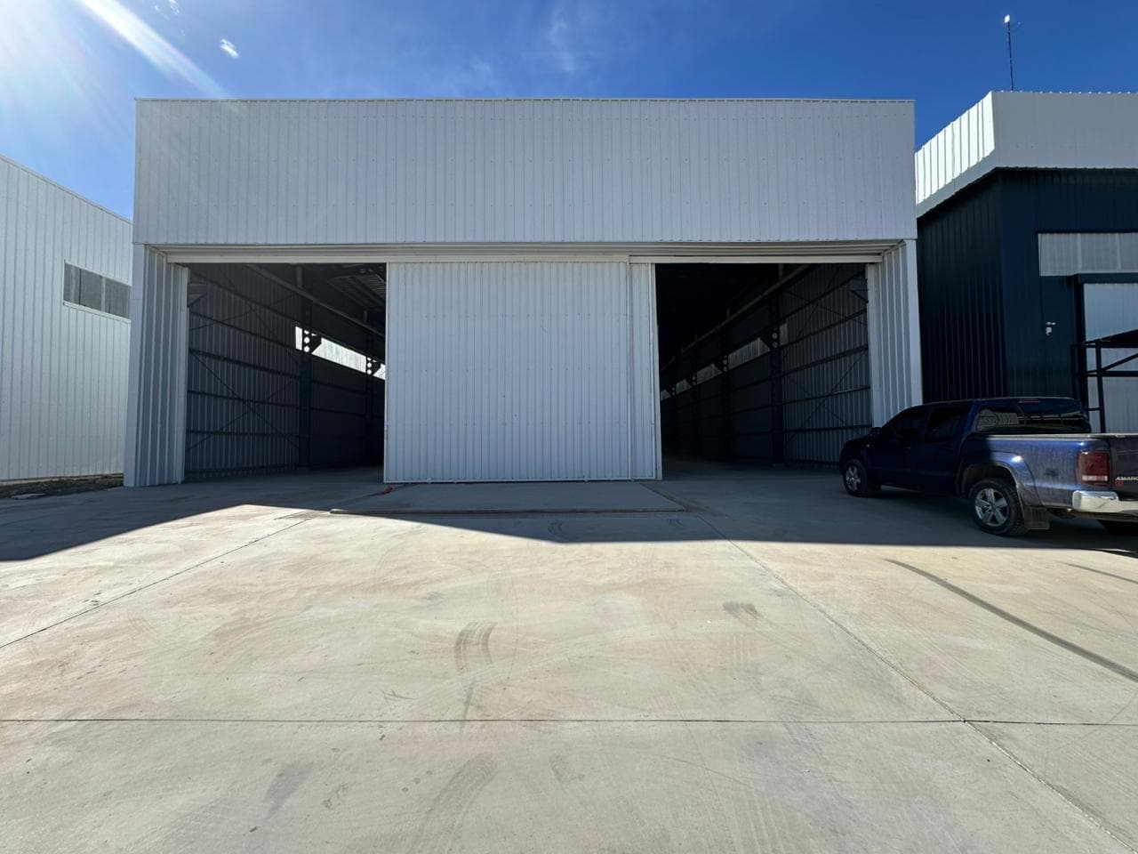 Nave Industrial con detalles premium!! Polo 52 (Parque Industrial) - 1