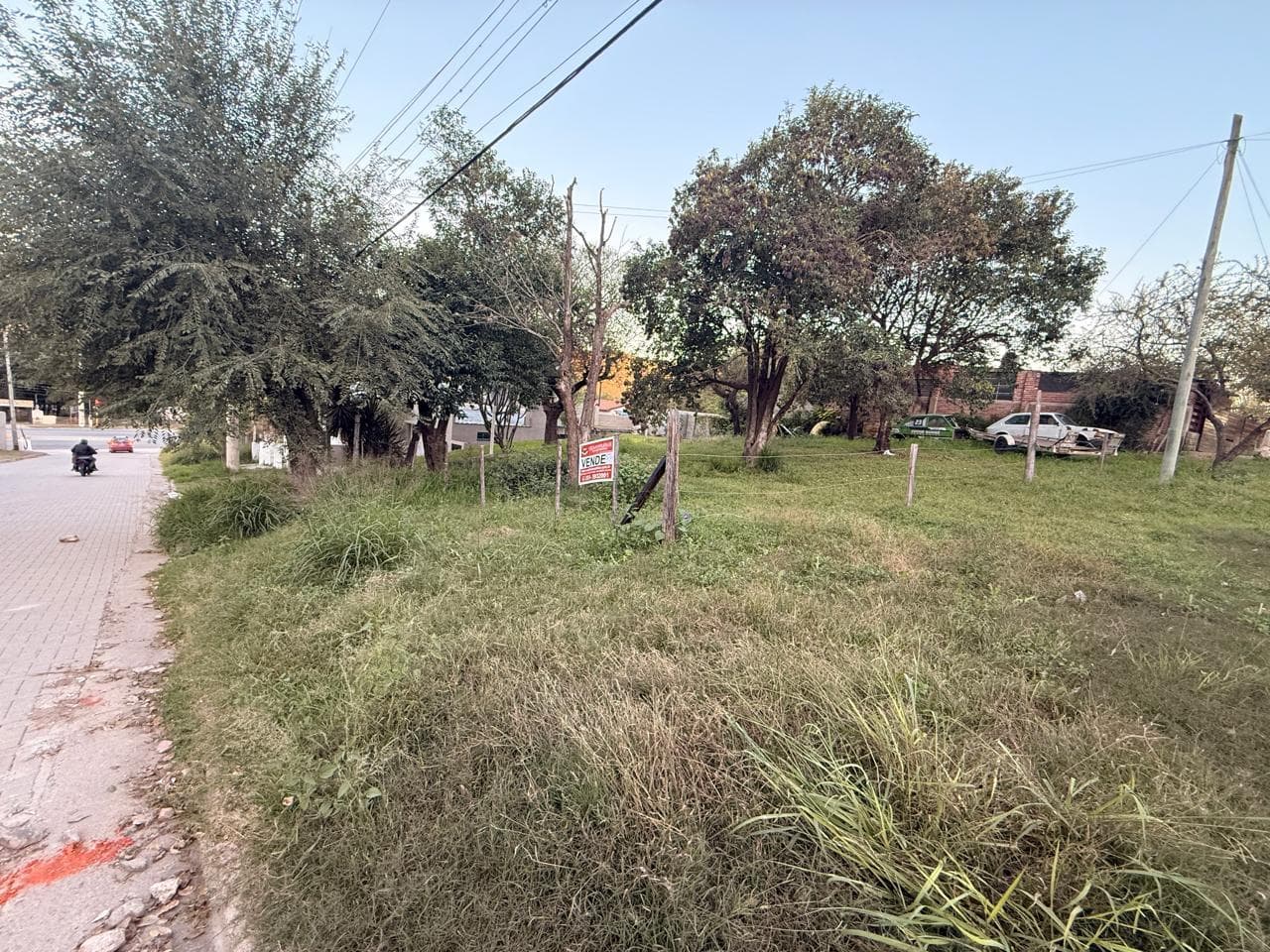 TERRENO EN VENTA EN COSQUIN AMPLIO A 80 MTS DE RUTA 38 - 1