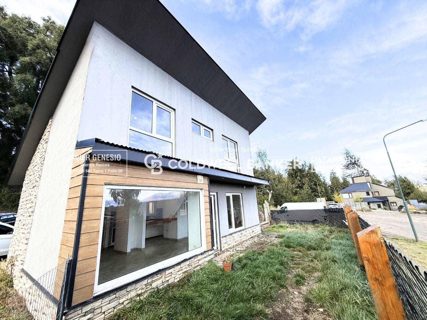 Venta Casa 84m2 · 2 dormitorios y jardin propio - Apto Credito - Villa La Angostura - 1