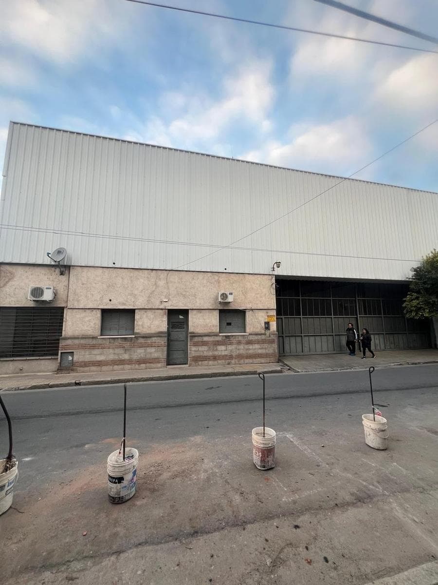 Galpón en Venta con Terreno Ideal para Desarrollistas – Chaco 150 Córdoba - 1
