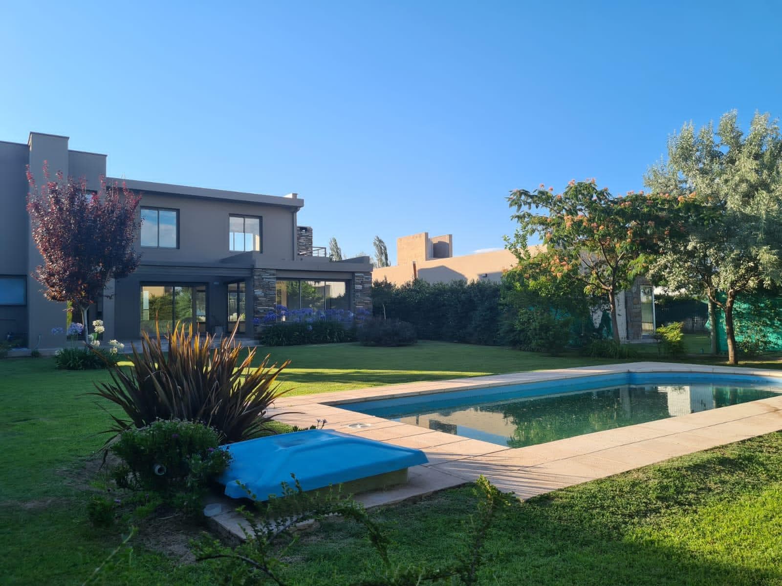 ALQUILA CASA EN RUCA OLIVA -barrio privado - 1