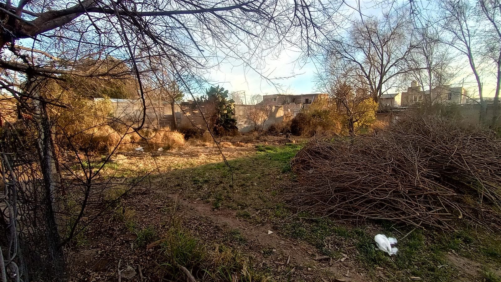 LOTE 300 m2 EN VENTA EN ARGÜELLO - 1