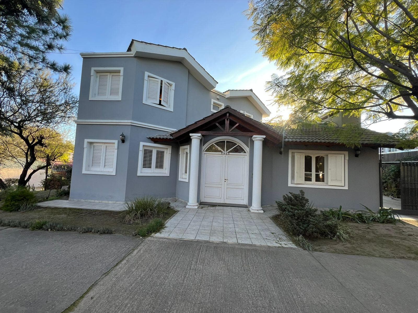 VENTA Casa 4 DORMITORIOS VILLA BELGRANO SOBRE NEPPER CATEGORIA - 1