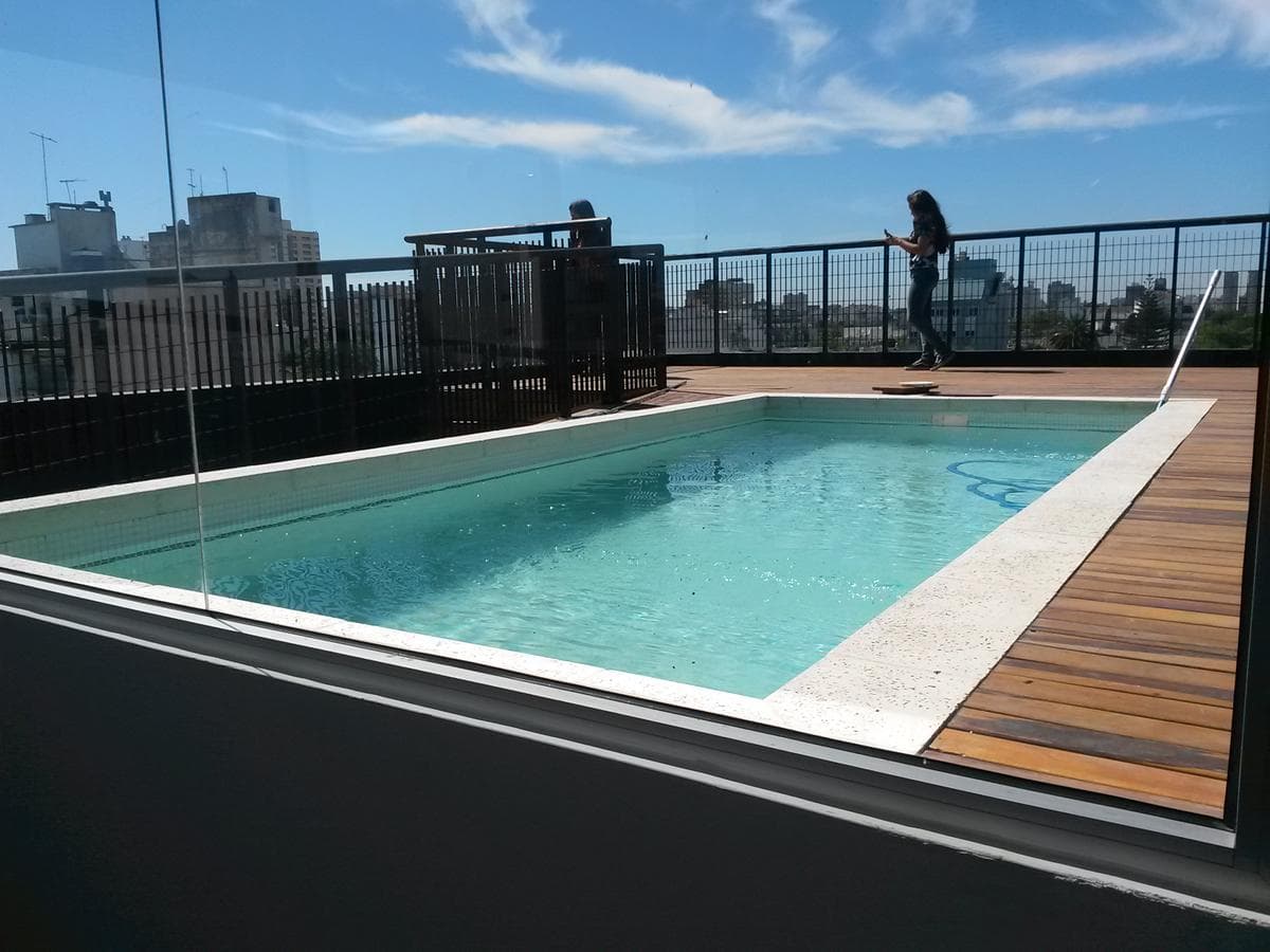 TRES AMBIENTES LUMINOSO CON COCHERA CUBIERTA Y AMENITIES- - 1