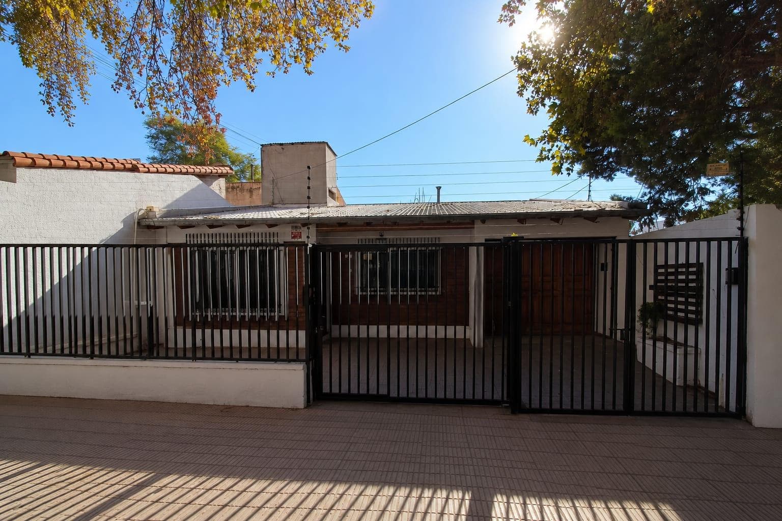 Casa en Alquiler en La Sexta Sección, Ciudad| 3 dormitorios, 3 baños, cochera, pileta - 1