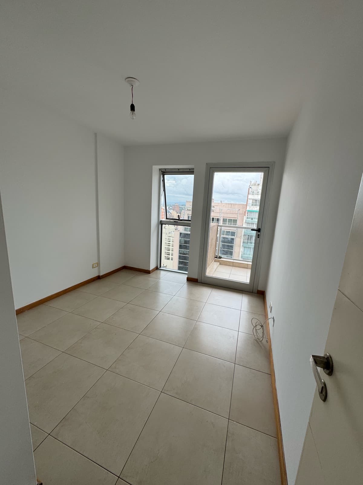 Alquilo departamento de 1 dormitorio y medio a metros de plaza españa en Nueva Cordoba - 1