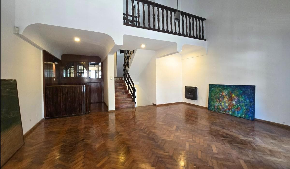 Casa de Estilo en Venta en Barrio Norte - 3D + Cochera - 1