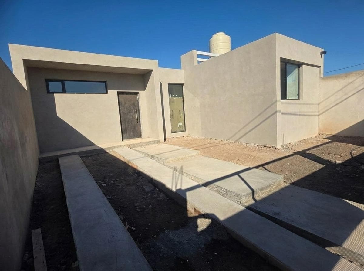 En Alquiler | Casa de 1 Dormitorio | Barrio Procrear | Centenario - 1
