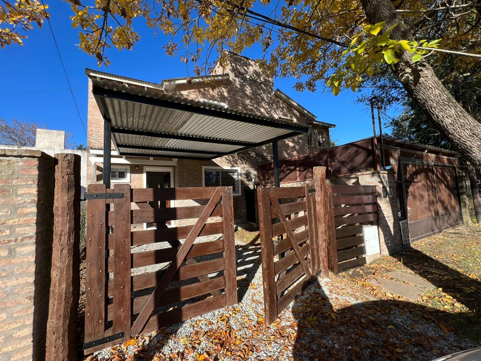 Alquiler Casa dos dormitorios Independiente con Patio en Funes - 1