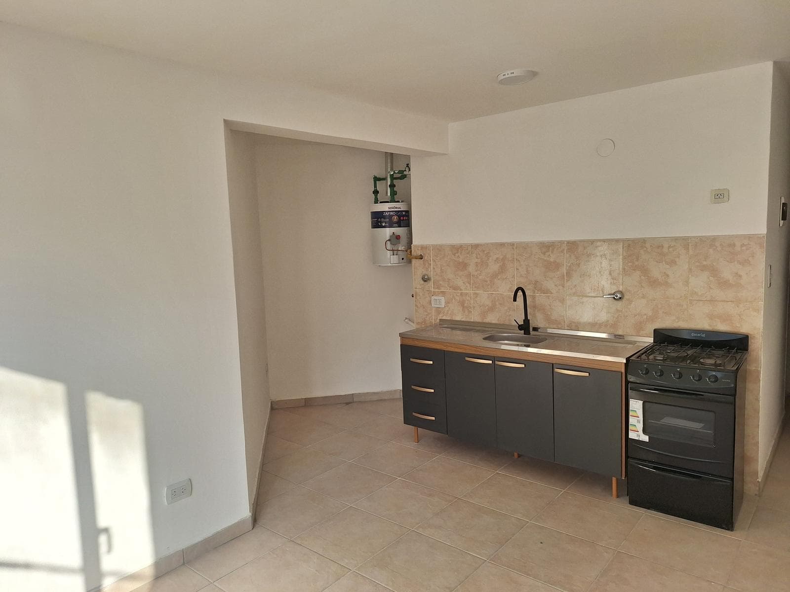 El Bolsón centro, hermoso departamento a estrenar - 1