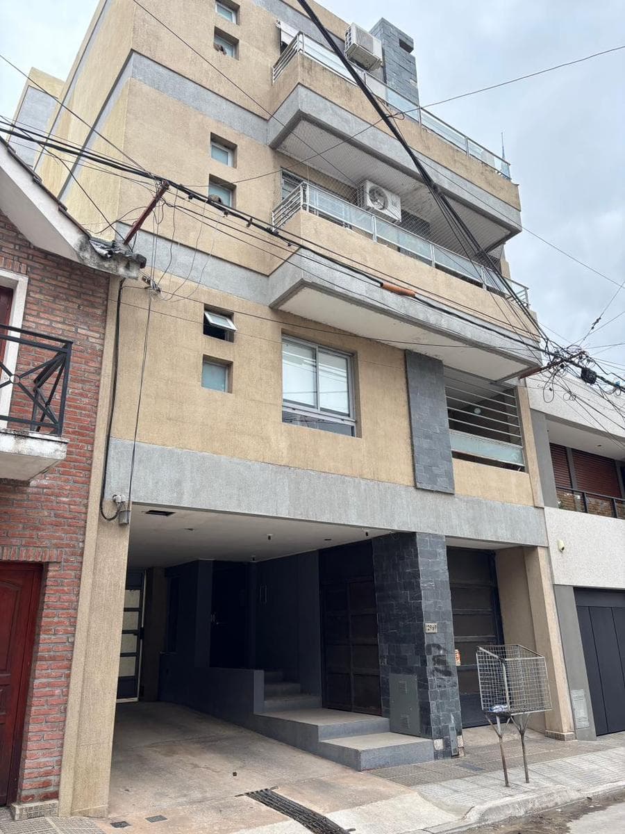 Departamento de un dormitorio ideal est. de ed. física con balcón. - 1