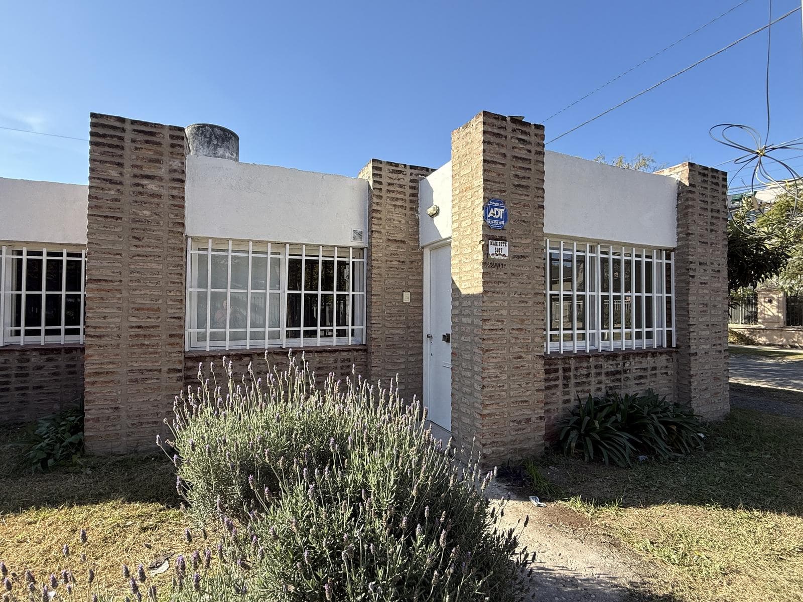 Alquiler casa 2 dormitorios a mts de Sanatorio Allende Cerro - 1