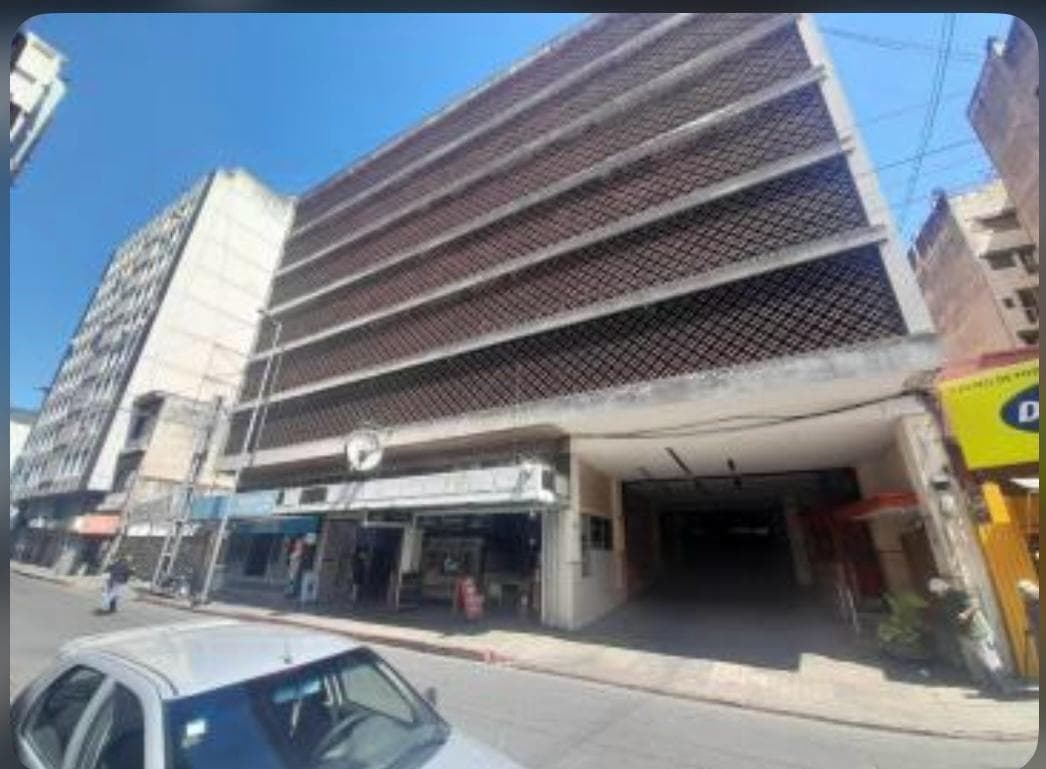 VENTA COCHERA PLENO CENTRO CALLE TUCUMAN - 1
