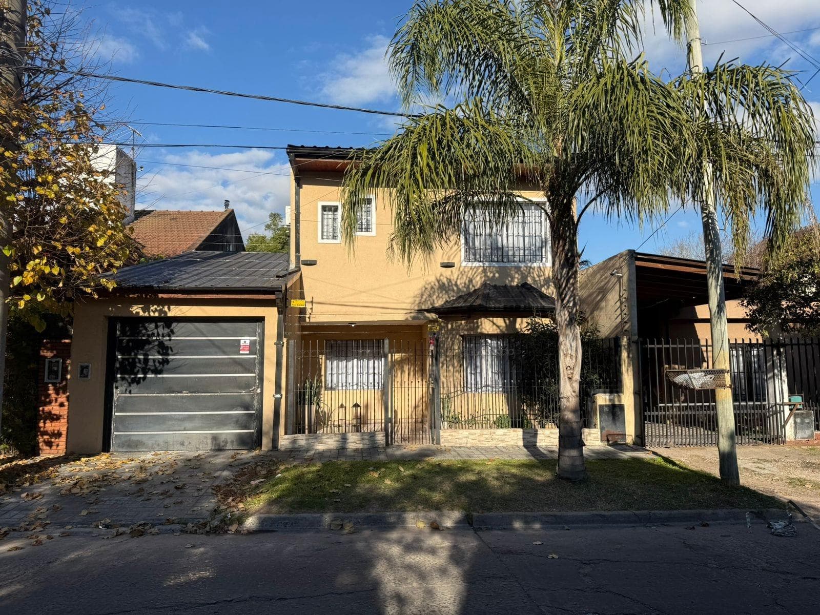 Casa 4 ambientes con pileta Parque 300m2 excelente propiedad - 1