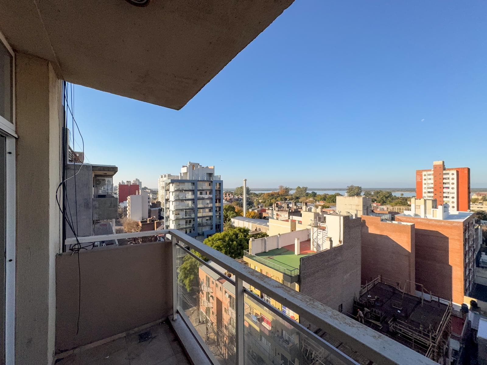Monoambiente en alquiler, vista parcial rio, balcon - 1